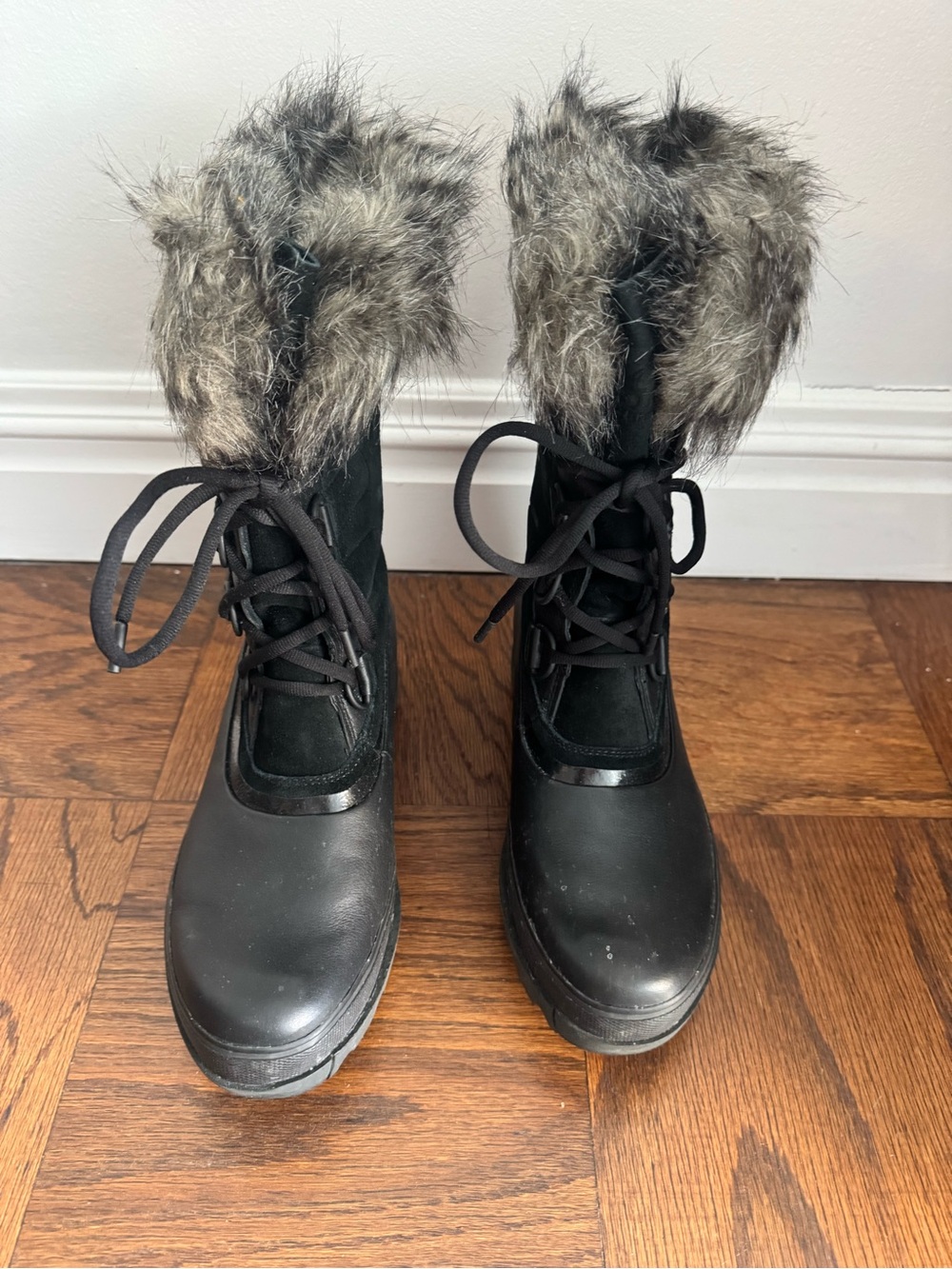 Sorel Joan of Artic Black Women's Lace-Up Winter Boots with Faux Fur Cuff